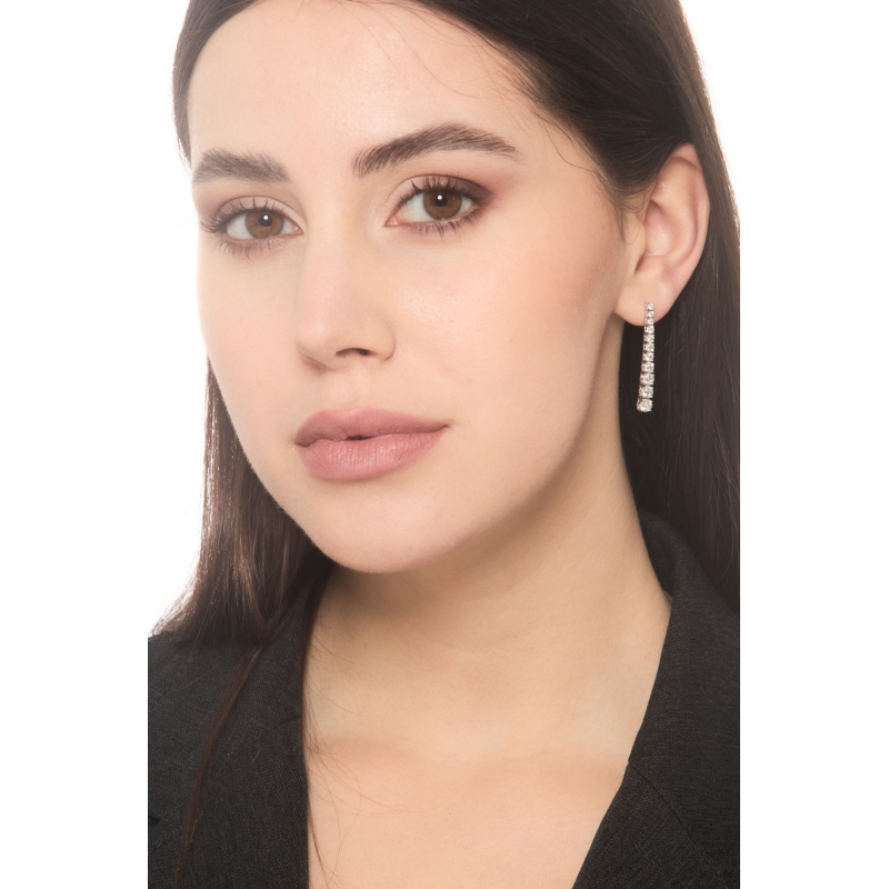 Boucles d’oreilles or blanc 18k à design et diamants 2,54 ct