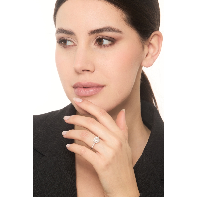 Bague solitaire en or 750 avec un diamant central à cœur GIA CT.1.00