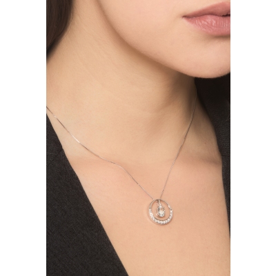 Collier en or blanc 18k avec pendentif aigue-marine ovale et diamants