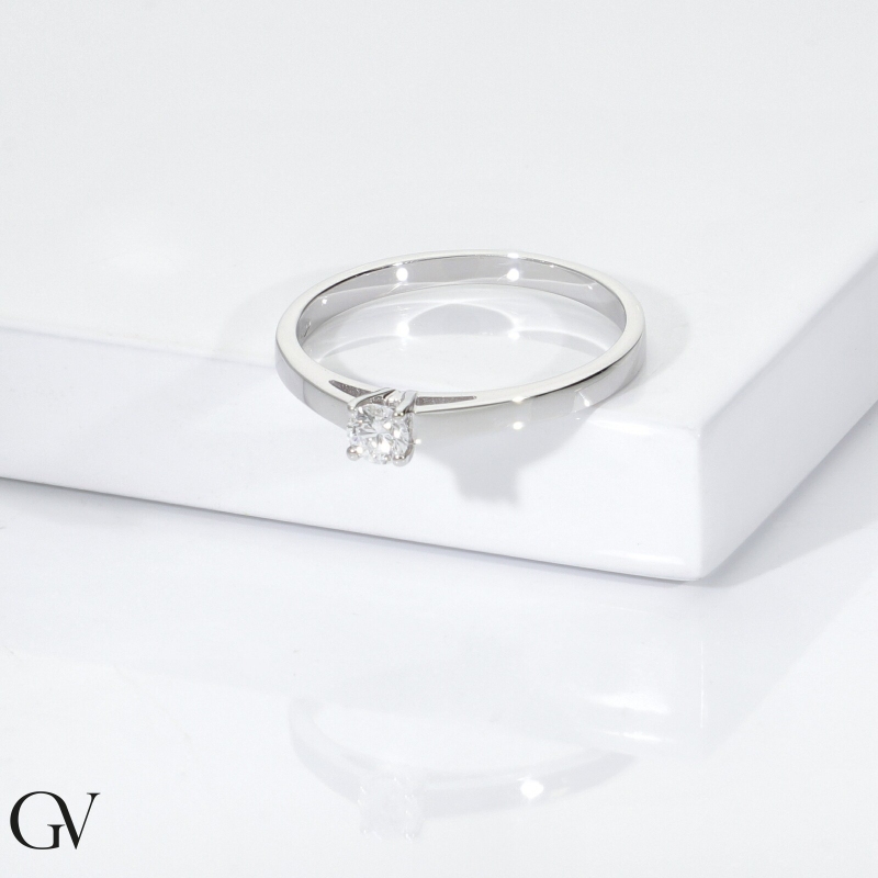  Bague solitaire en or blanc 18k avec diamant CT 0,15 