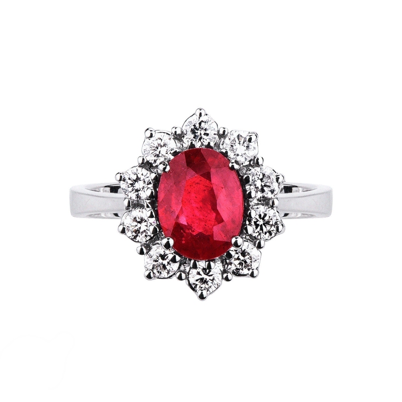 Bague classique en or blanc 18k avec rubis ovale et diamants