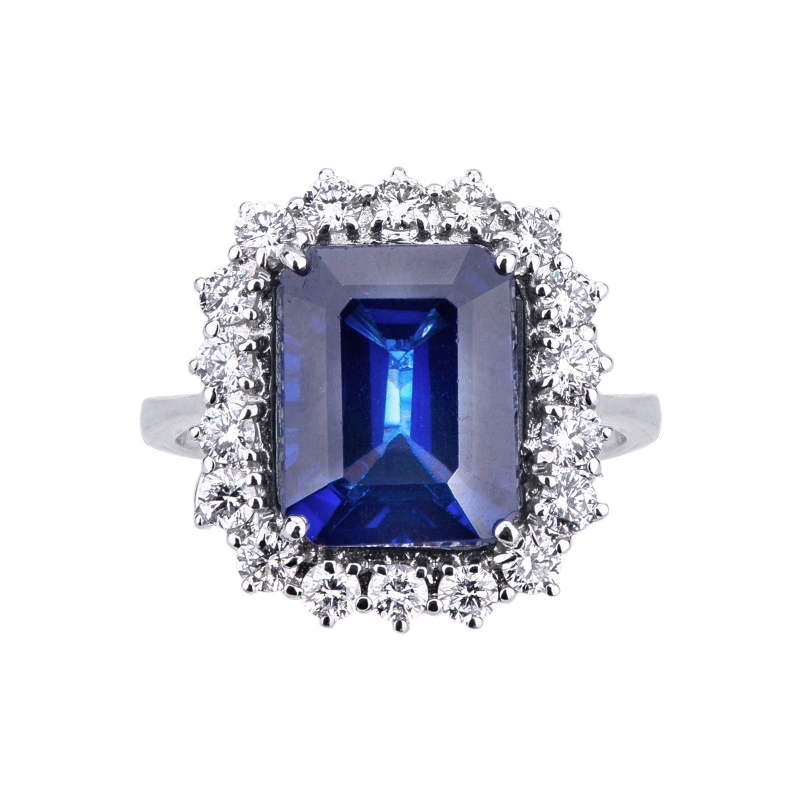 Bague en or blanc 18k avec saphir bleu entouré de diamants