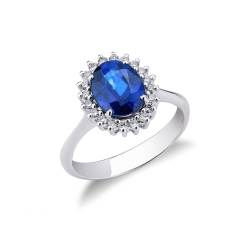Bague en or blanc avec saphir bleu ovale et halo de diamants