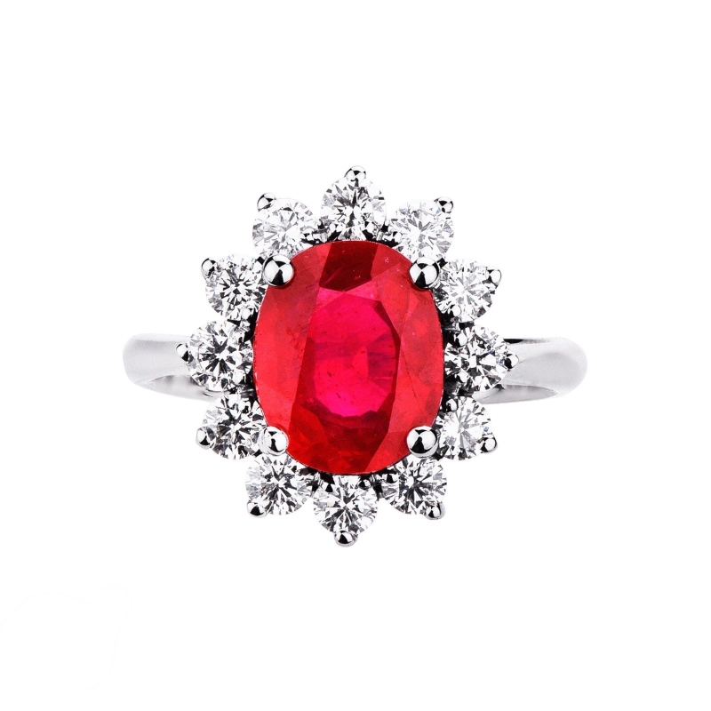 Bague rubis ovale et halo de diamants en or blanc 18k
