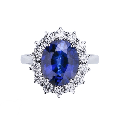 Bague halo en or blanc 18 carats avec diamants et saphir bleu central
