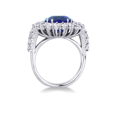 Bague entourage classique en or blanc 18k avec saphir bleu et diamants