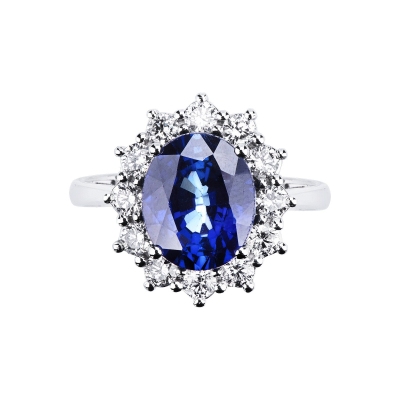 Bague halo en or blanc 18 carats avec saphir bleu ovale et diamants