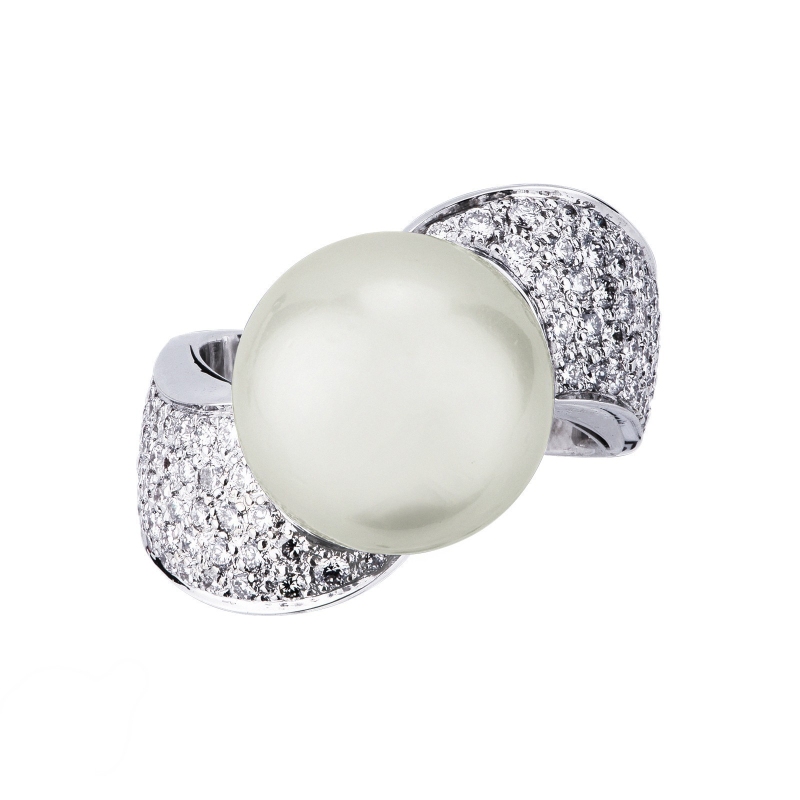 Bague en or blanc 18 ct avec perle et pavage de diamants