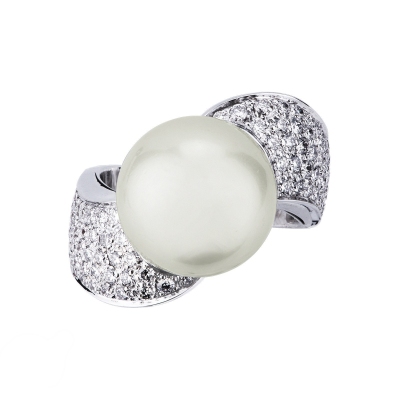 Bague en or blanc 18 ct avec perle et pavage de diamants