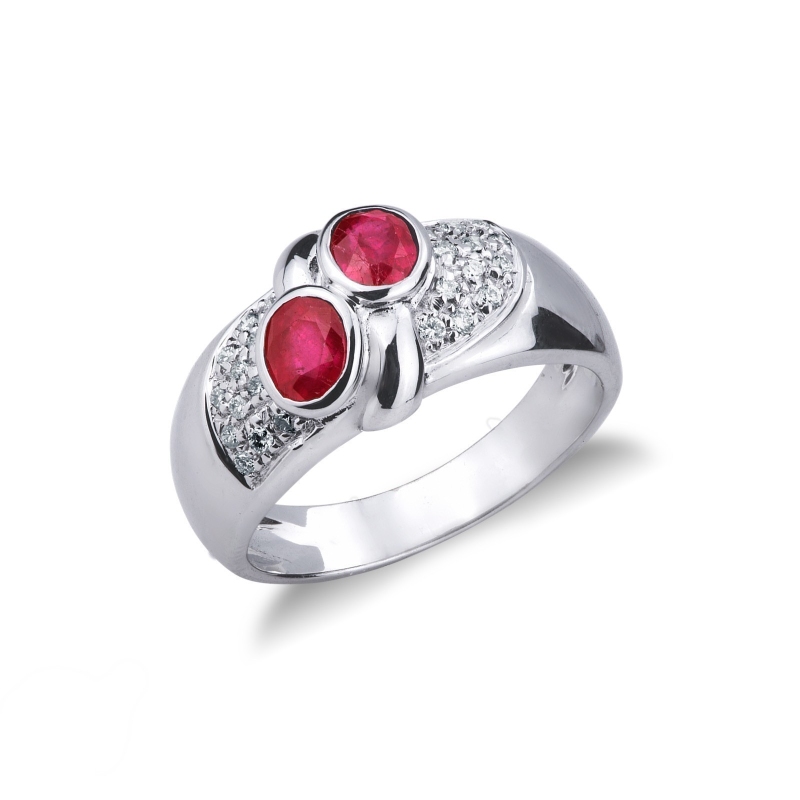 Bague bande en or blanc 18k avec rubis et diamants