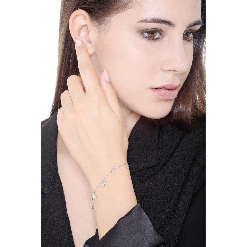 Bracelet en or blanc 18 carats avec des charms en diamants