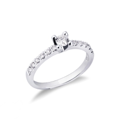 Bague en or blanc 18k sertie de diamant
