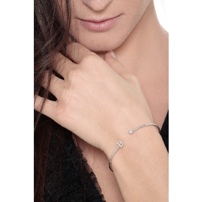 Bracelet rigide en or blanc 18k orné d’une lettre B et diamants