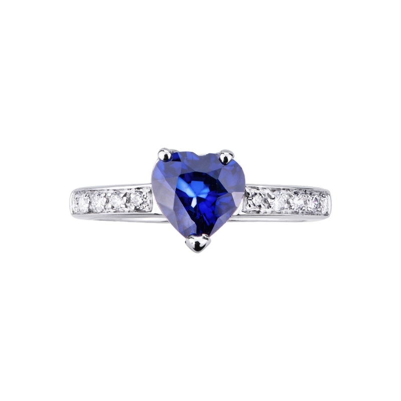 Bague en or blanc 18k avec saphir bleu en forme de cœur et diamants 