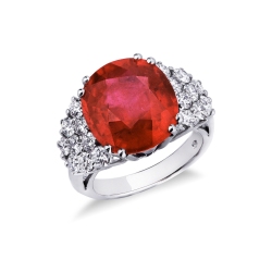 Bague en or blanc 18 carats avec un rubis au centre 