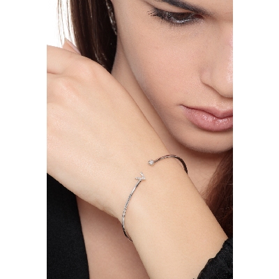 Bracelet rigide en or blanc 18k avec lettre V et diamants