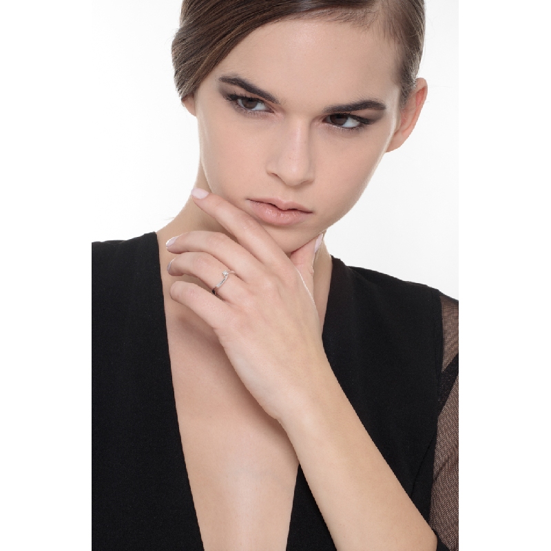 Bague solitaire 0.10 ct et or blanc 18k