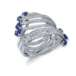 Bague bandeau en or blanc 18k avec saphirs bleus et diamants