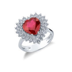 Bague avec rubis en forme de cœur à double rangée de diamants