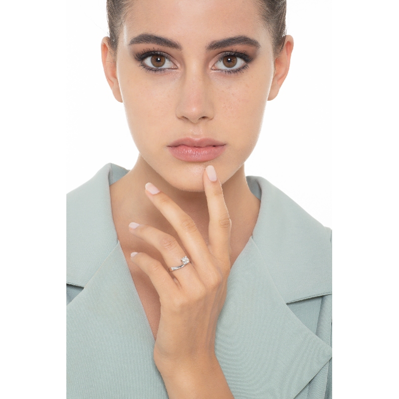 Bague solitaire diamant 0.70 ct  et or blanc 18k