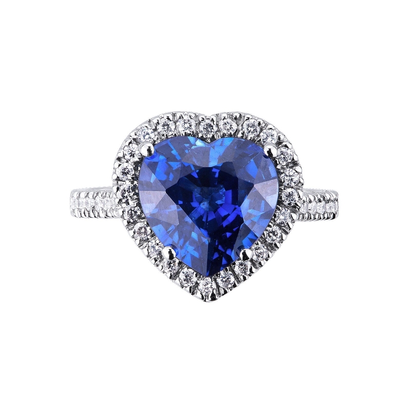 Bague en or blanc 18k avec saphir bleu en forme de coeur et diamants