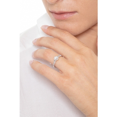 Bague solitaire avec diamant central 0.30 ct 