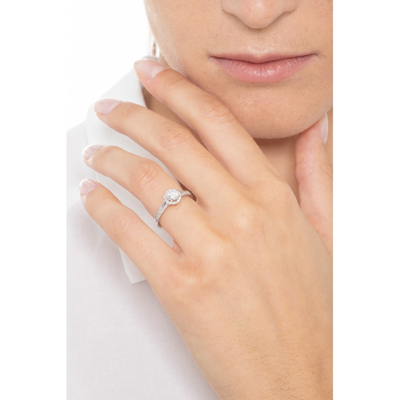 Bague solitaire avec diamant central 0.50 ct