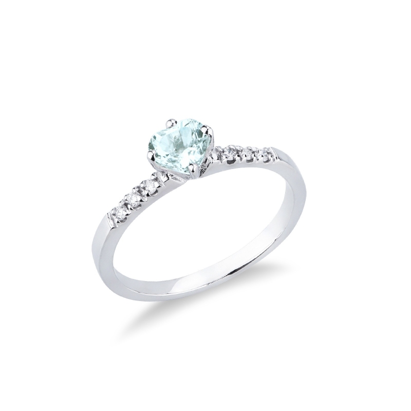 Bague avec aigue-marine en forme de cœur et diamants or 18k