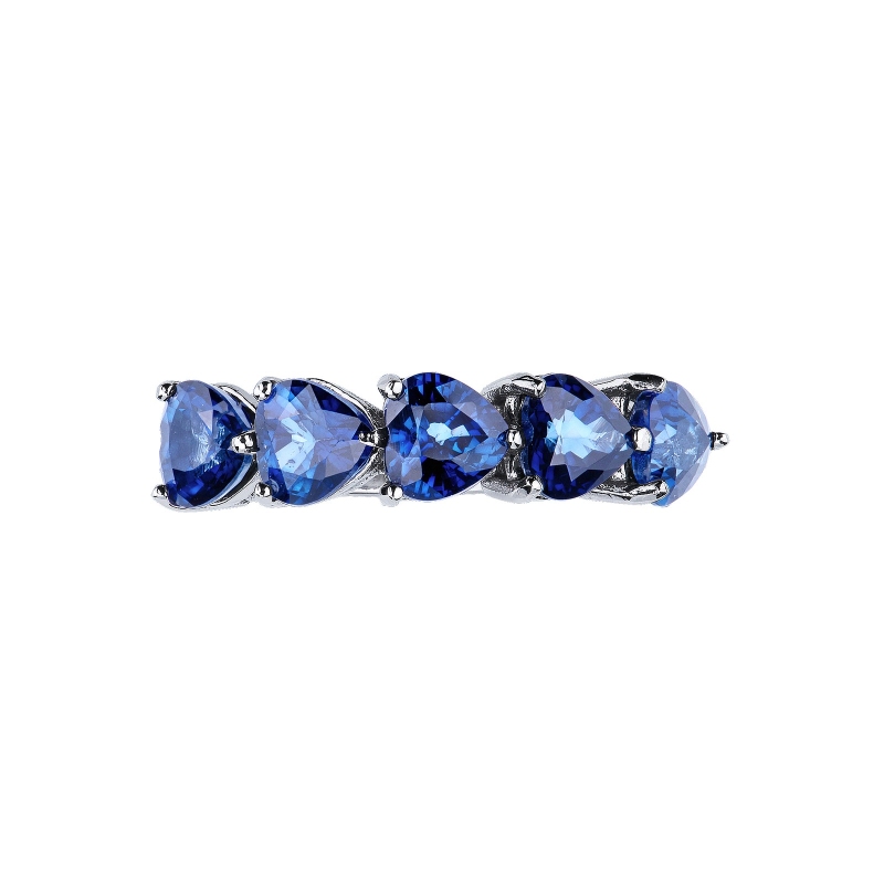 Bague en or blanc 18 carats avec 5 saphirs à cœur 