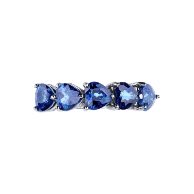 Bague en or blanc 18 carats avec 5 saphirs à cœur 