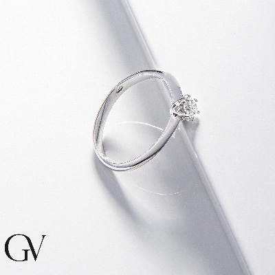 Solitaire bague en or blanc 18k avec diamant 0.20 ct