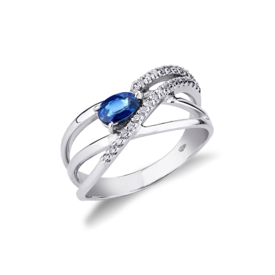 Bague en or blanc 18k sertie de diamants et d’un saphir bleu 