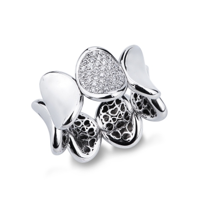 Bague élastique en or blanc 18 carats avec plaque centrale en pavé de diamants