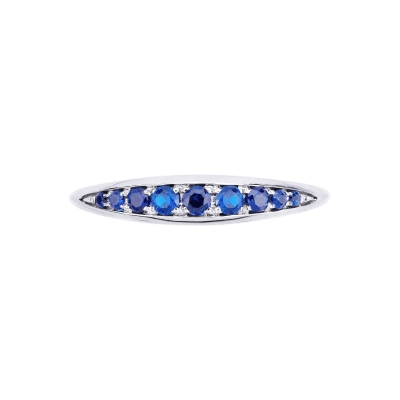 Bague en or blanc 18k avec des saphirs bleus