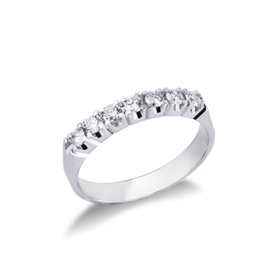 Demi alliance en or blanc 18k avec 7 diamants 0.40 ct