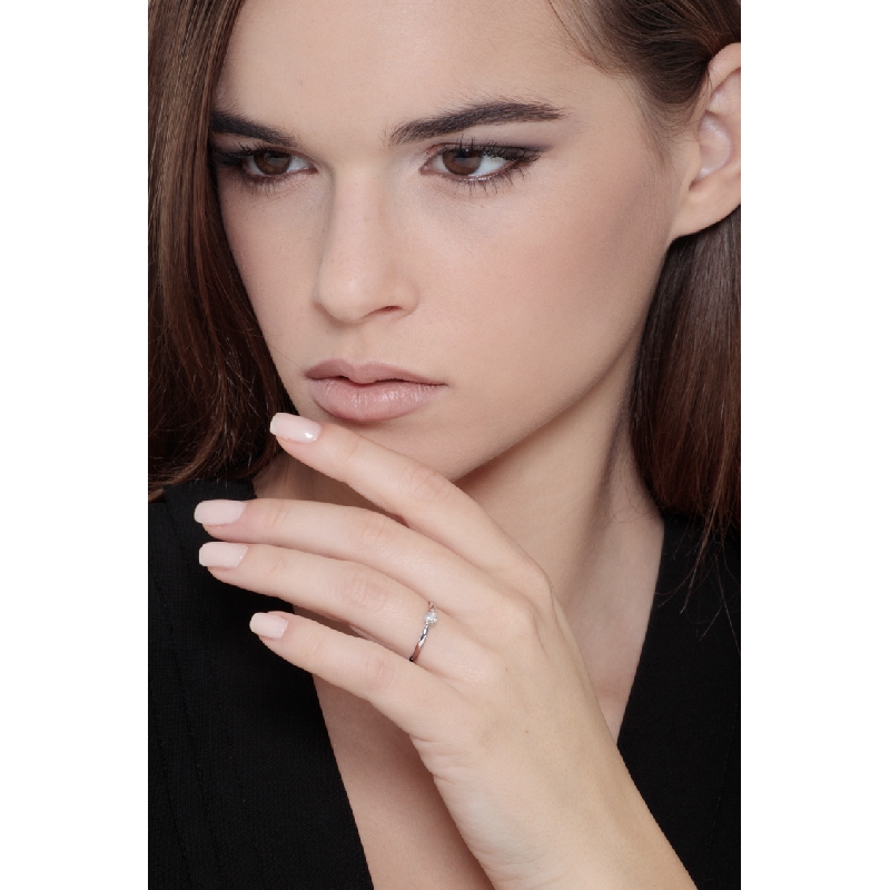Solitaire or blanc 18k avec diamant 0.10 ct