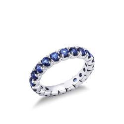 Bague Eternity en or blanc avec saphirs bleus 2,60ct