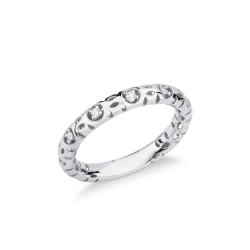 Bague ajourée en or blanc 18k avec diamants taille brillant