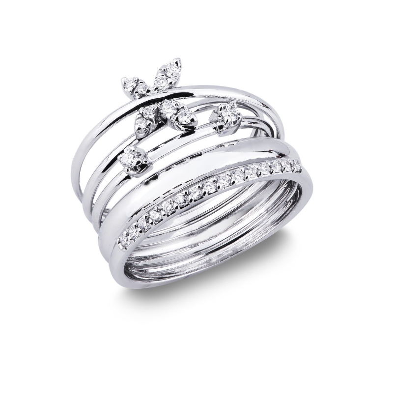 Bague en or blanc 18k avec diamants motif papillon
