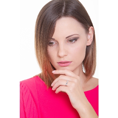 Solitaire à 4 griffes en or 18k avec diamant 0.15 ct