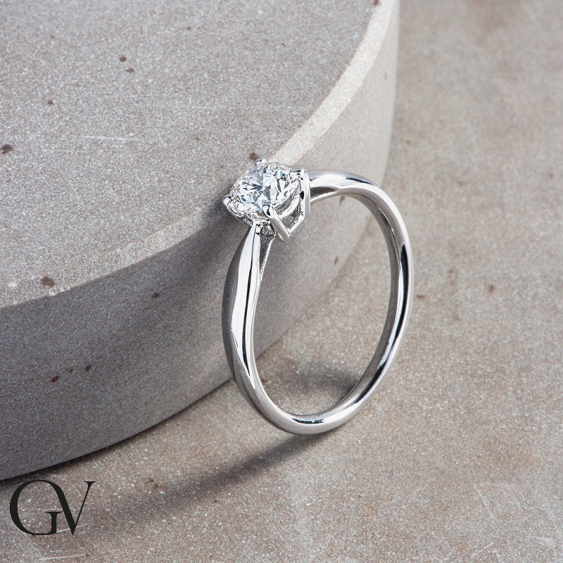 Solitaire bague en or blanc 18k avec diamant 0.70 ct