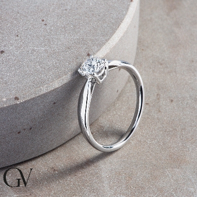 Solitaire bague en or blanc 18k avec diamant 0.70 ct