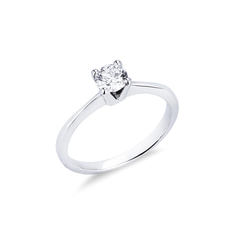  Bague solitaire en or blanc 18k à quatre griffes ct. 0,40