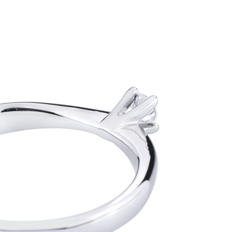 Bague solitaire diamant 0,10 ct or blanc 18k