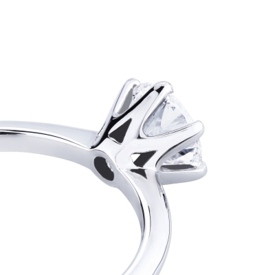 Bague solitaire avec diamant ct. 1,00 à six griffes en or blanc 18 ct