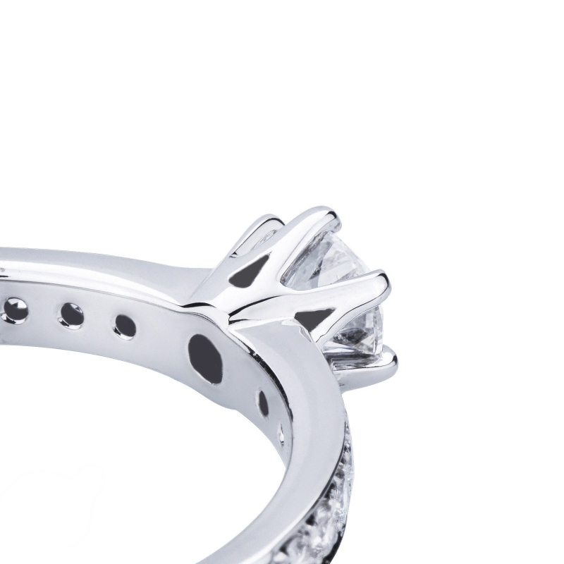 Bague solitaire en or blanc 18 carats et diamant central 0,50 ct