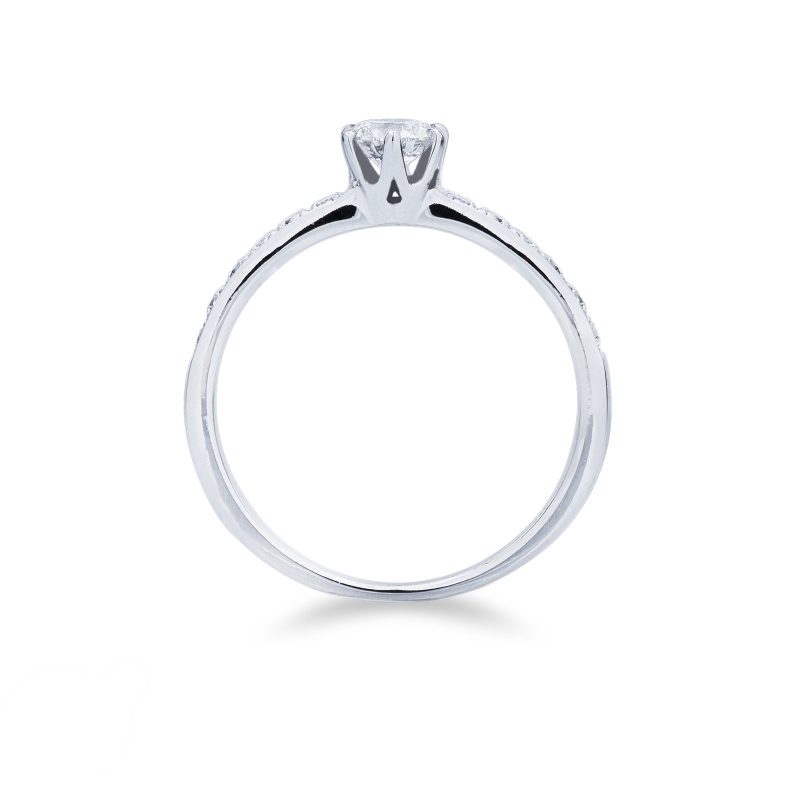 Bague solitaire en or blanc 18 carats et diamant central 0,50 ct
