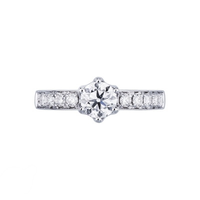 Solitaire en or blanc 18 ct avec diamant central de 0,80 ct