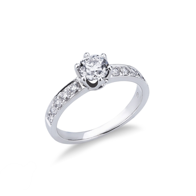 Solitaire en or blanc 18 ct avec diamant central de 0,80 ct