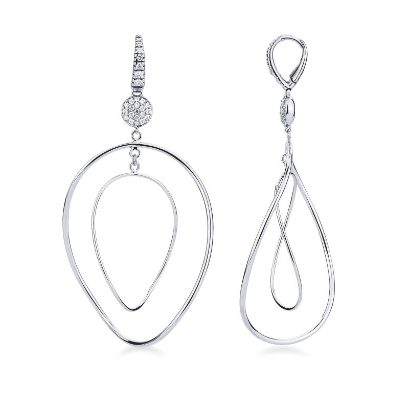 Boucles d’oreilles pendantes ovales en or blanc 18k avec diamants